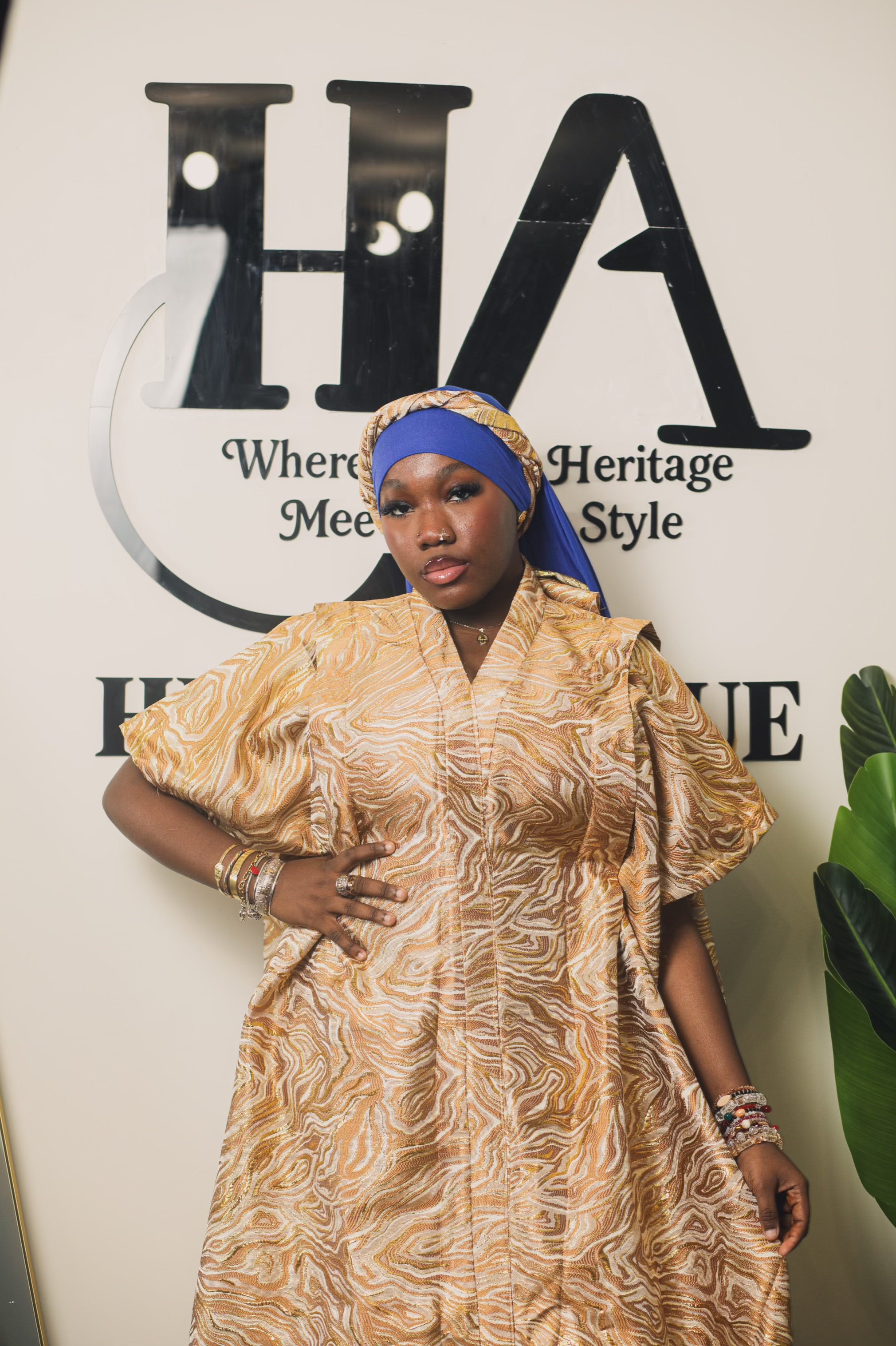 Rich aunty bubu in gold stripe