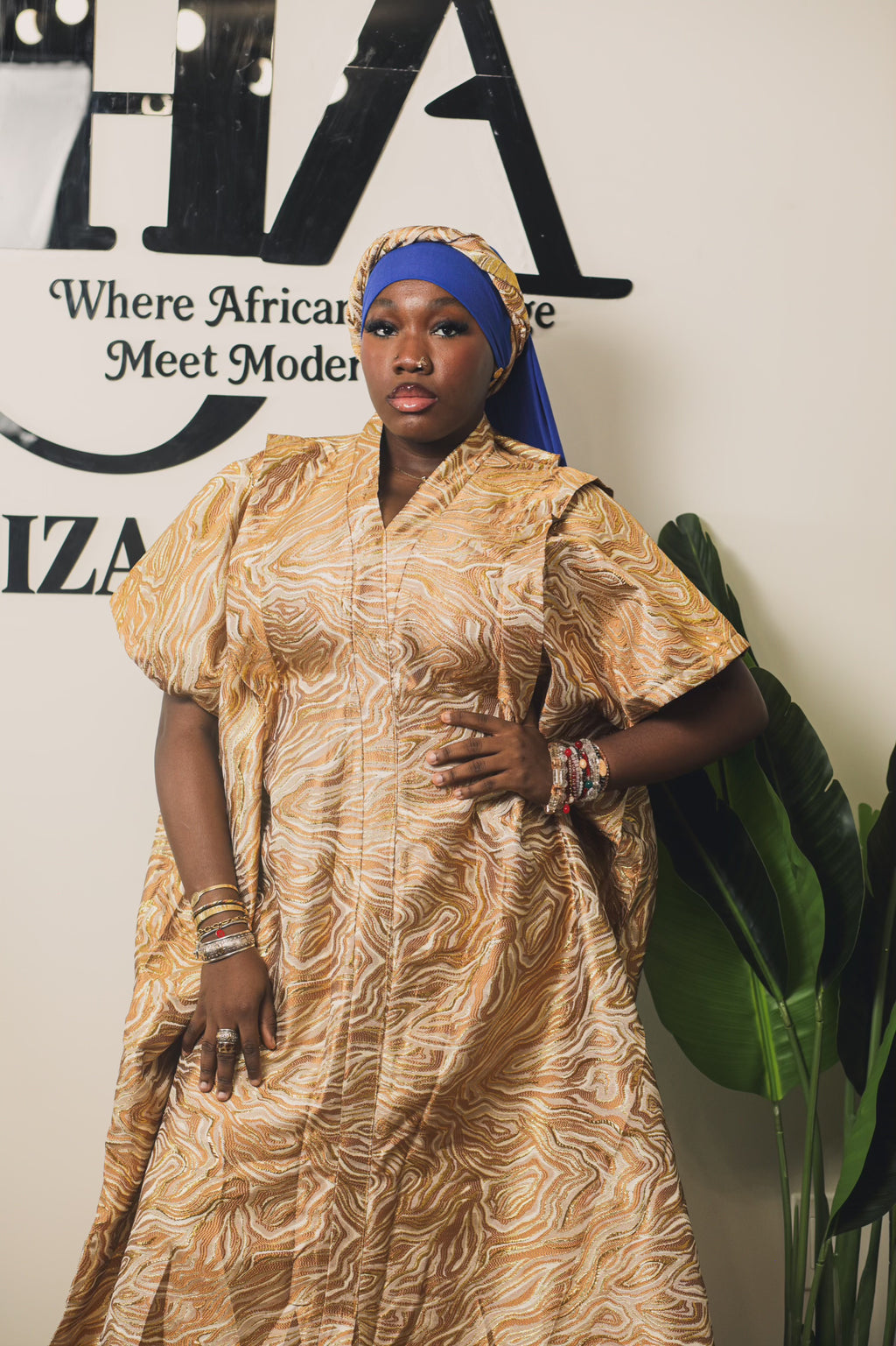 Rich aunty bubu in gold stripe