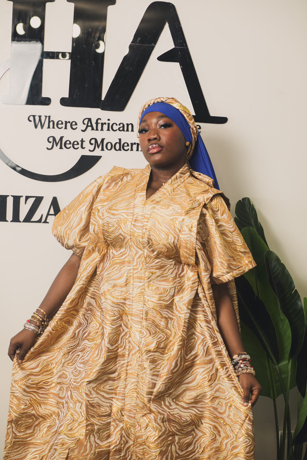 Rich aunty bubu in gold stripe